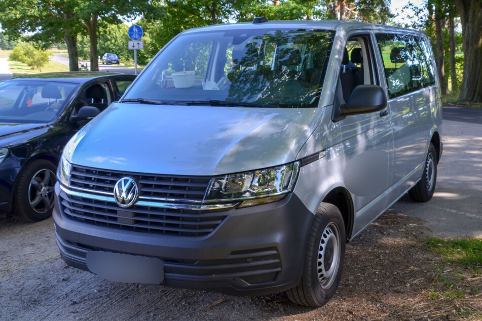 Mit einem Volkswagen-Transporter waren acht Männer unterwegs.