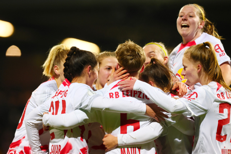 Der Frauen-Mannschaft von RB Leipzig gelang am Dienstagabend das scheinbar Unmögliche.