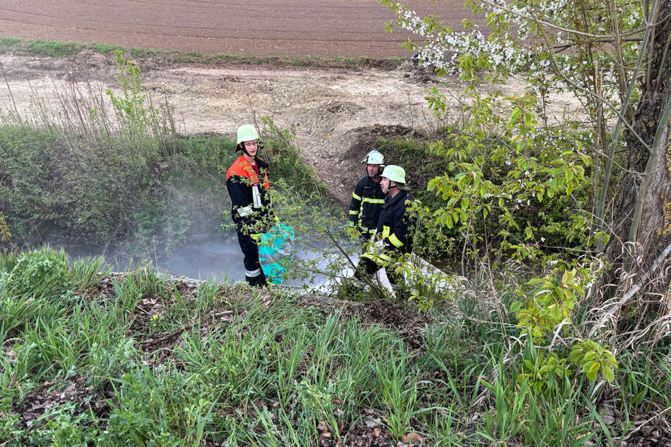 Das Düngemittel lief auch in einen angrenzenden Bach.
