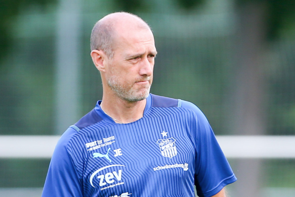 FSV-Coach Joe Enochs (49) wird am Samstag ganz genau hinschauen, wer noch für die Zwickauer Startelf infrage kommt.