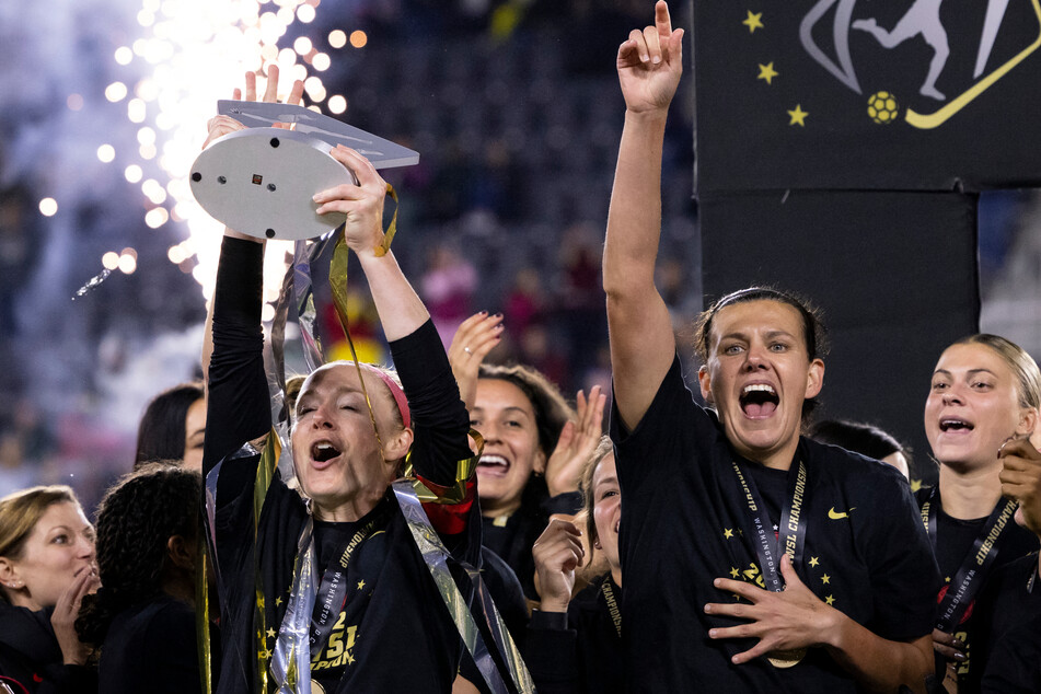 The Portland Thorns celebrate their victory in the NWSL championship on Saturday night.