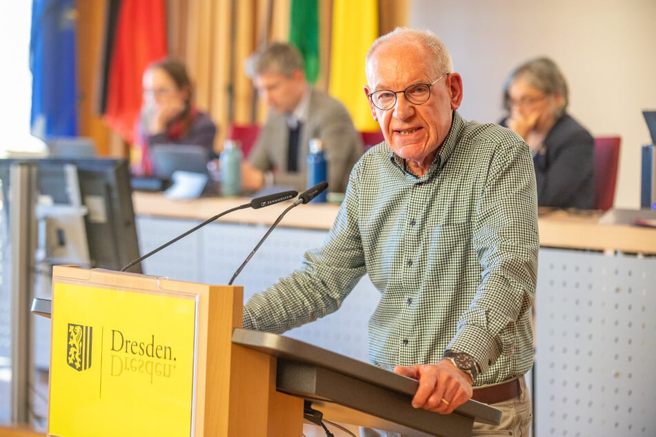 Grünen-Stadtrat Wolfgang Deppe (70) warb für Windräder im Stadtgebiet.
