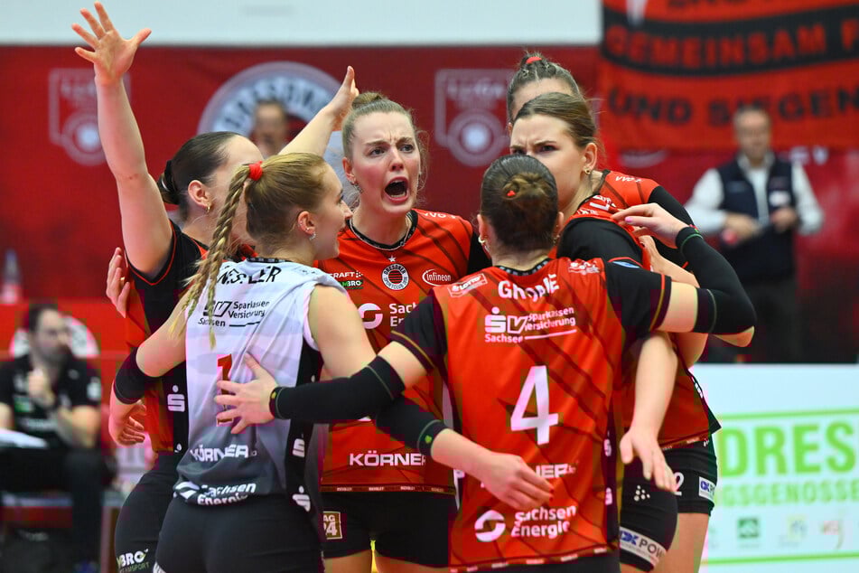 Allen Grund zur Freude: Im Heimspiel gegen die Aachenerinnen setzten sich die DSC-Damen souverän mit 3:0 durch.