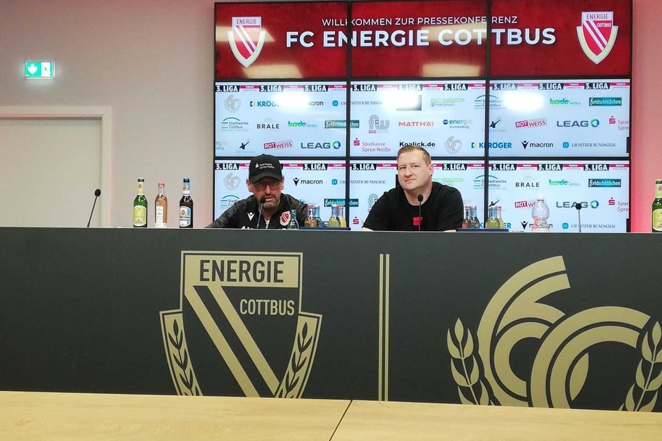 Auf der Pressekonferenz vor dem Auswärtsspiel beim TSV Havelse lässt Wollitz (l.) Dampf ab.