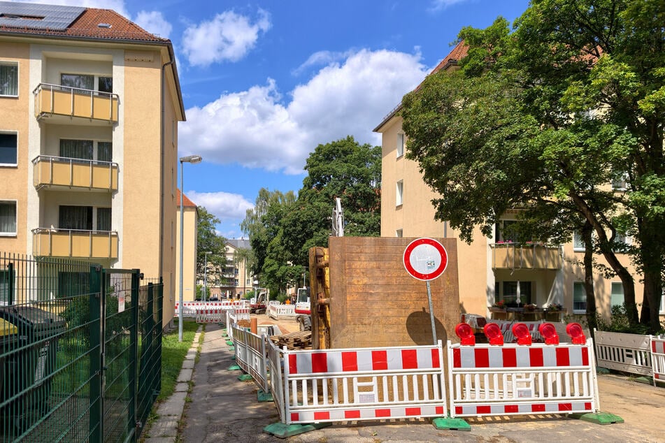 Hier geht vorerst nichts mehr: Die Dürerstraße ist zwischen Cranachstraße und Rudolfstraße für den Durchgangsverkehr voll gesperrt.