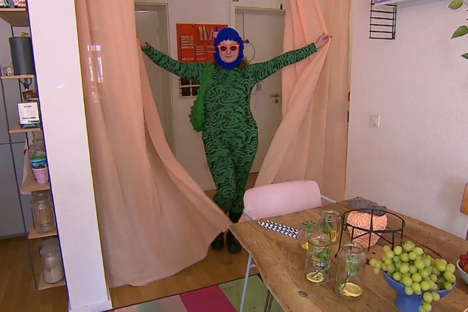 Unter anderem mit diesem verrückten Outfit hatte sich die Modedesignerin Anfang der Woche gezeigt.