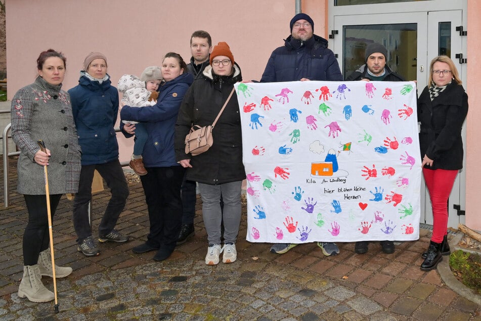 So wie der Kita "Am Windberg" in Freital geht es vielen Einrichtungen. Ihnen droht die Schließung aufgrund von zu vielen freien Plätzen. Die Eltern protestierten dagegen.