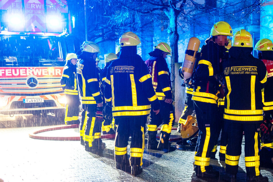 Insgesamt waren an dem Einsatz in Frankfurt-Sossenheim 89 Einsatzkräfte von Freiwilliger Feuerwehr und Berufsfeuerwehr beteiligt.
