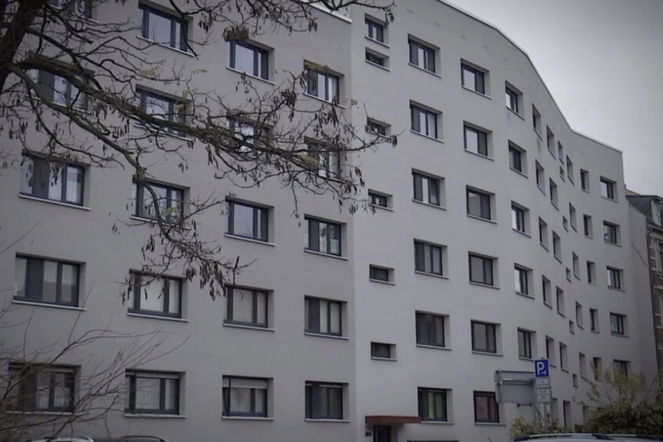 Über ein Fenster war der junge Mann ins Erdgeschoss eines Hauses in Halle eingebrochen und hatte die Sechsjährige entführt.