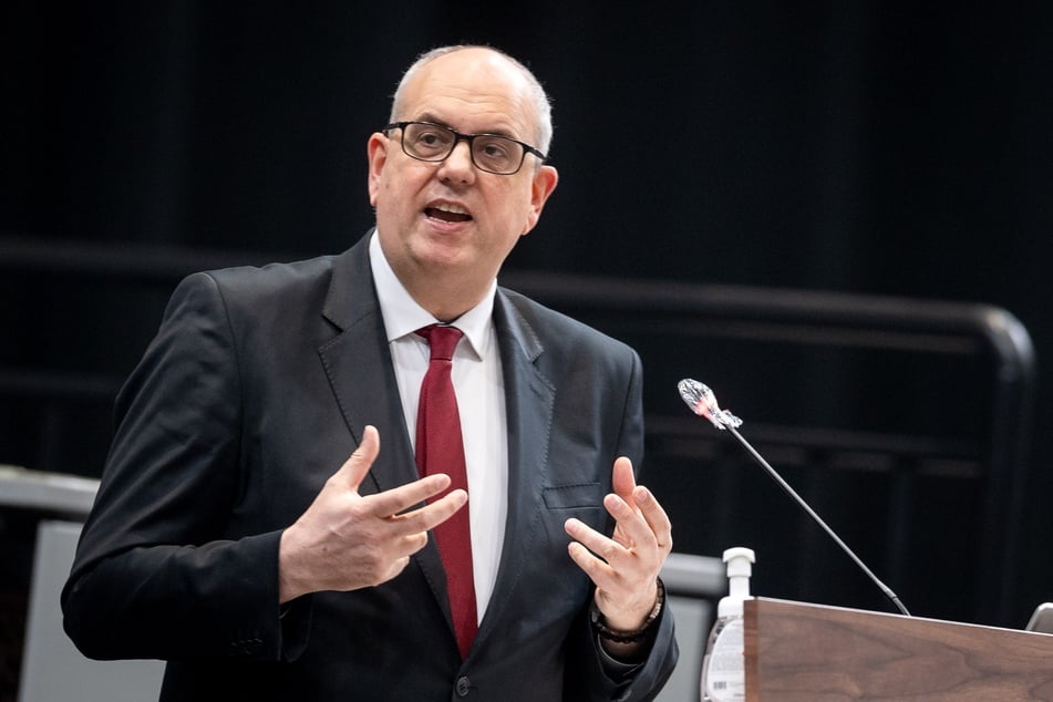 Andreas Bovenschulte (55, SPD) peilt bundesweit gemeinsame Regeln für Großveranstaltungen an.