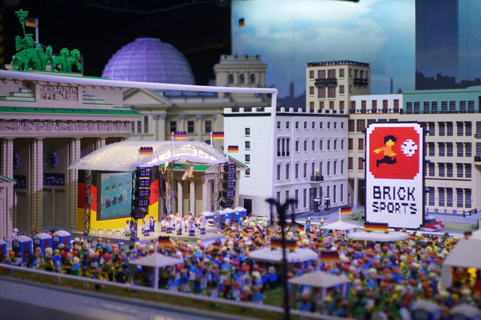 EM 2024 im Klötzchen-Land: Lego-Fanmeile zieht in Berlin Jung und Alt aus aller Welt in den Bann