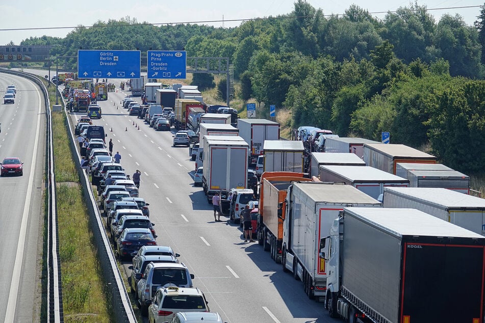 Aufgrund der Vollsperrung staute sich der Verkehr auf der A4.