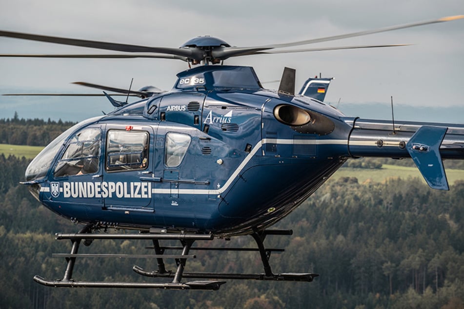 Auch ein Hubschrauber der Bundespolizei war im Einsatz. (Symbolbild)