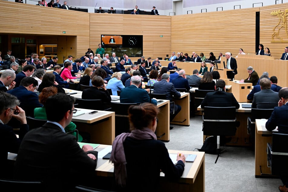 AfD-Abgeordnete vor dem Landtag in Stuttgart angegriffen