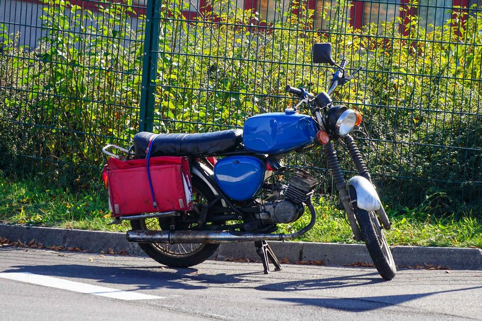 Der Mopedfahrer wurde in eine Klinik geflogen.