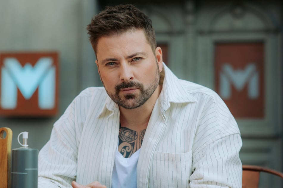 Für Felix von Jascheroff (43) ist es wie für seine Serienfigur John Bachmann die dritte Ehe.
