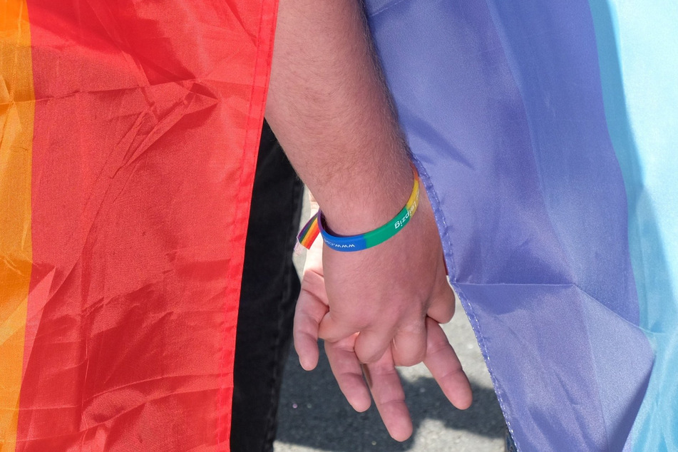 Anlässlich des Christopher Street Day zeigen sich sowohl die queere Community selbst als auch ihre Unterstützer in ihren buntesten Farben.