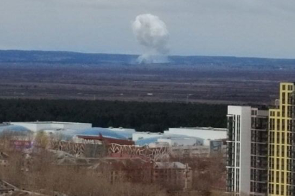 Dichter Rauch über der "Pulverfabrik Perm".