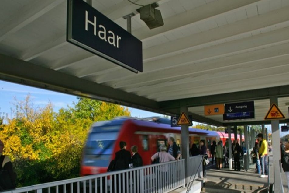 Am Bahnhof in Haar eskalierte ein Streit, sodass die Bundespolizei alarmiert werden musste.
