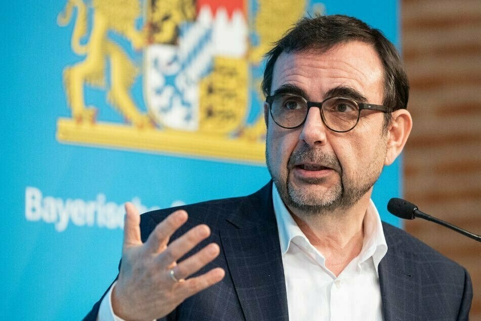 Bayerns Gesundheitsminister Klaus Holetschek (56, CSU) ist für mehr Freiheiten Geimpfter. (Archiv)