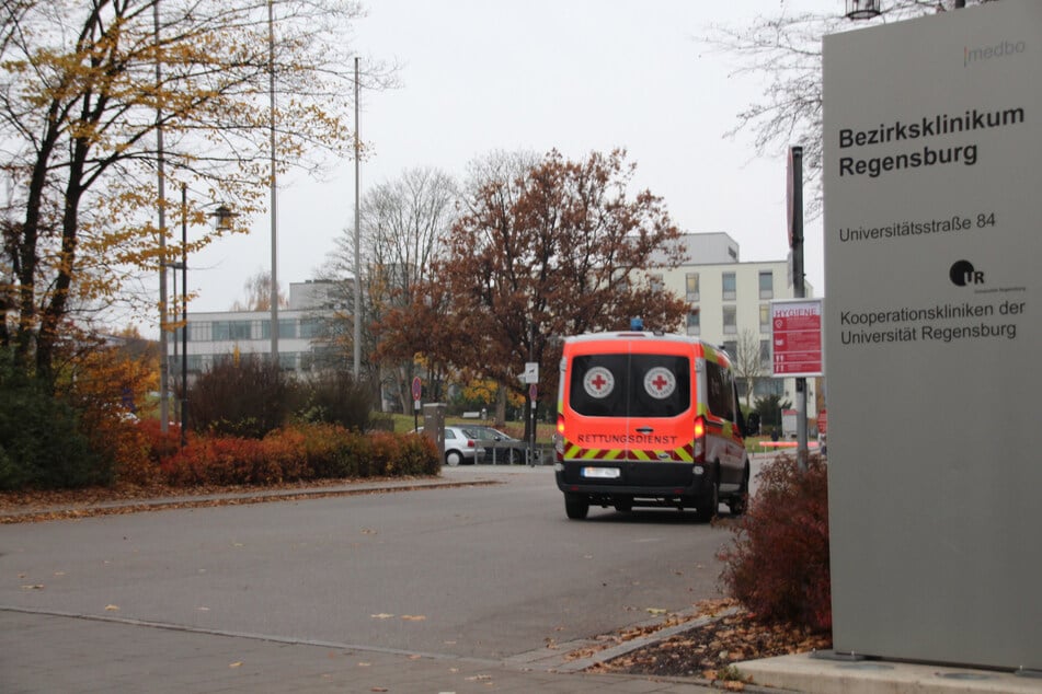 Die Tat ereignete sich in der psychiatrischen Abteilung des Bezirkskrankenhauses Regensburg. (Archiv)