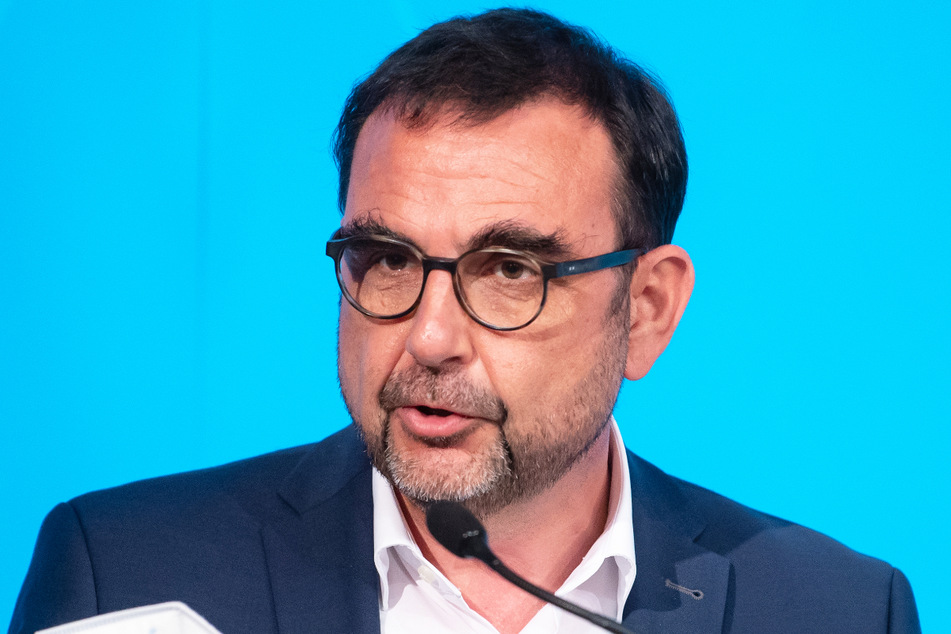 Personalnot, Stress und Schichtdienst in der Pflege: Bayerns Gesundheitsminister Klaus Holetschek (56, CSU) hat nun drastische Worte gewählt.