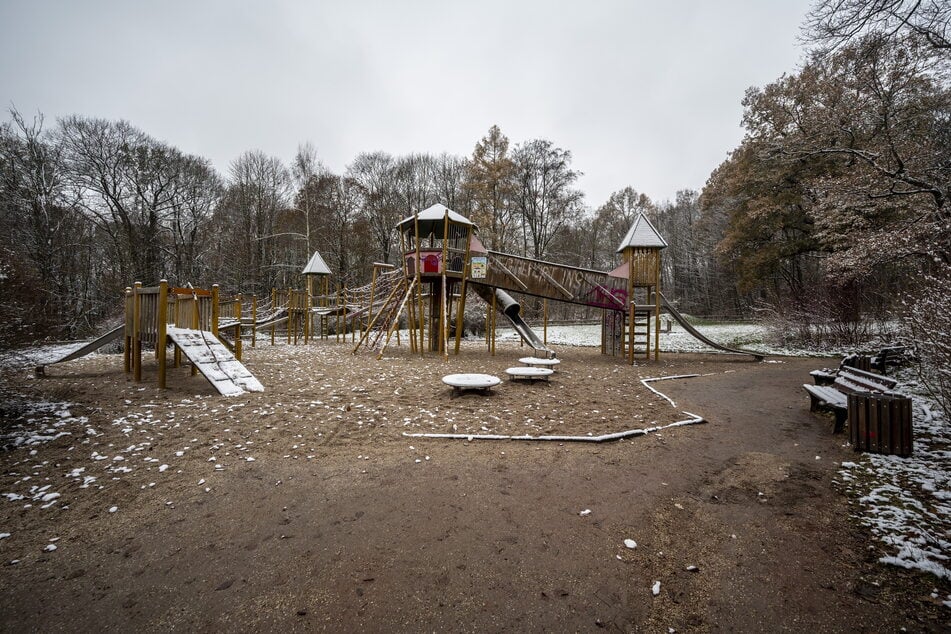 Verschneiter Küchwaldpark: Im Winter ruht das Geschehen auf dem beliebtesten Spielplatz der Stadt.