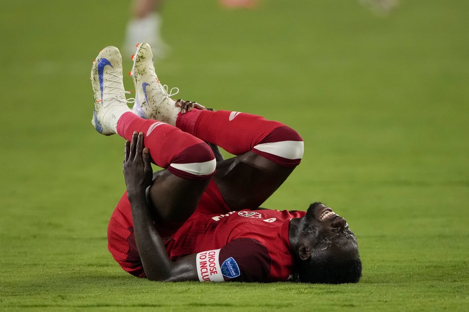 Alphonso Davies (24) hatte sich im Halbfinale der Copa América am Kreuzband verletzt.