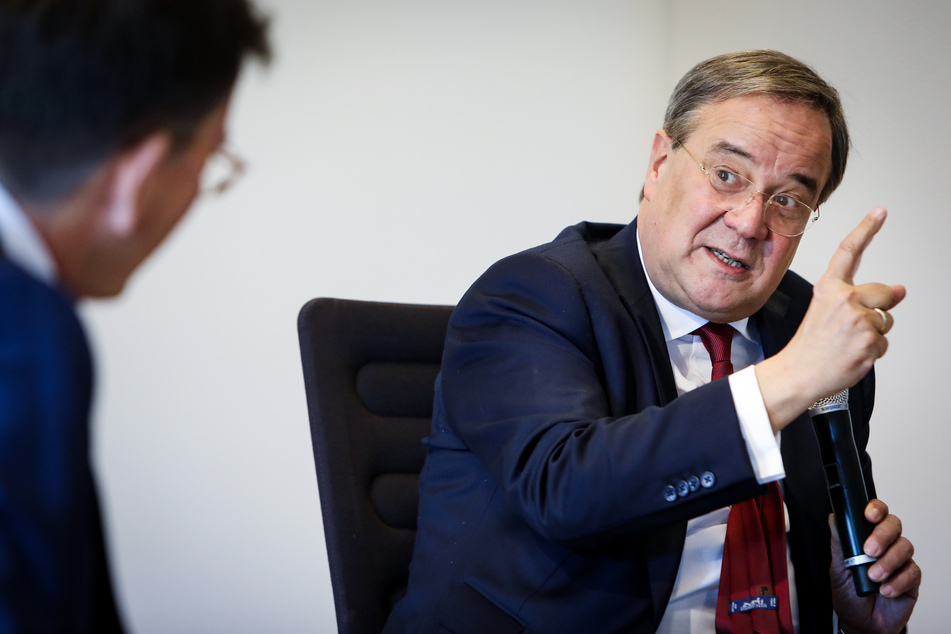 Maskenverweigerern droht bei ihrer Stimmabgabe bei der NRW-Kommunalwahl am Sonntag laut Ministerpräsident Armin Laschet (CDU) kein Bußgeld.