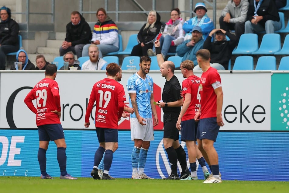 Dejan Bozic (32) sah beim 2:2 gegen Eilenburg die Rote Karte. Der Top-Torjäger verpasst das Spiel am Sonntag in Berlin und eine Woche später gegen Zehlendorf.