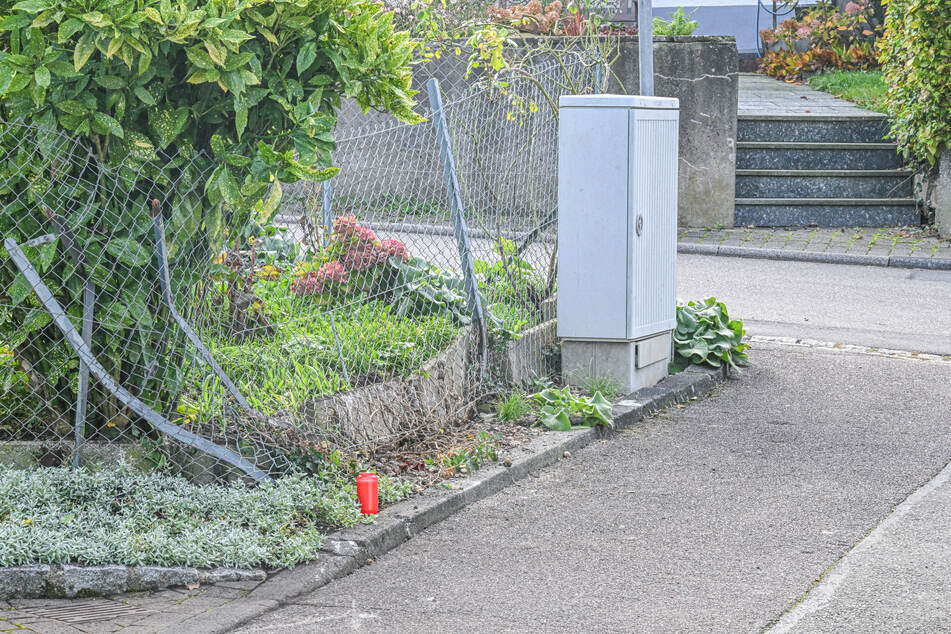 Mit seinem Auto bretterte der Familienvater in den Zaun des Grundstücks. Anschließend soll er seine Tochter umgebracht haben.