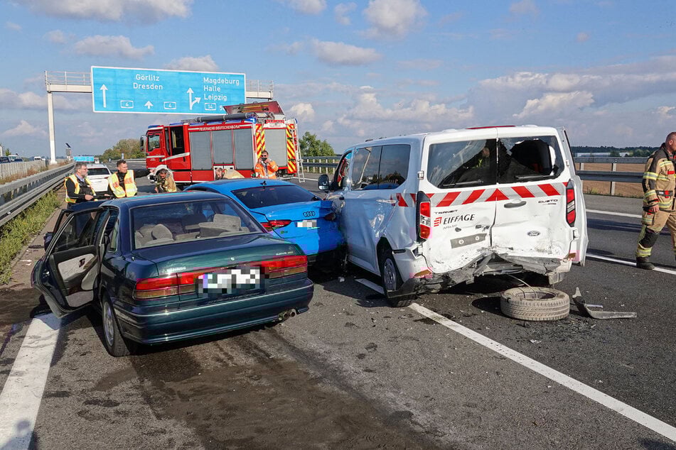 Die beteiligten Autos wurden deutlich sichtbar beschädigt.