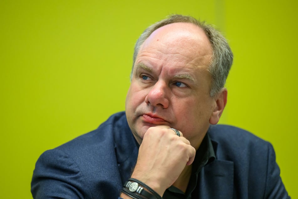 Ausgaben weiterhin zu hoch: OB Dirk Hilbert (53, FDP) muss schon wieder neue Finanzlöcher stopfen.