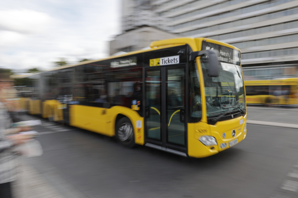 Der BVG fehlen aktuell ungefähr 350 Busfahrerinnen und Busfahrer.