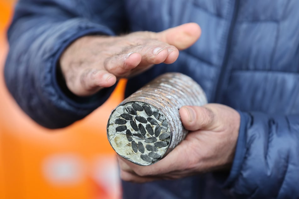 Einige der Betonstahlseilverbinder sind bereits gerissen.