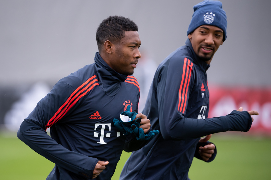 David Alaba (28, l.) und Jérôme Boateng (32) könnten beide nach dem Ende der laufenden Spielzeit den FC Bayern München verlassen.