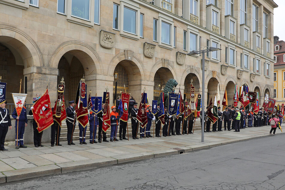 Nach dreijähriger Corona-Pause reisten wieder 45 Feuerwehr-Delegationen für die Festlichkeiten nach Dresden.