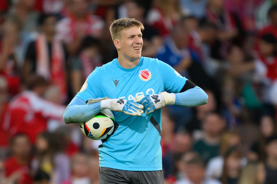 Energie-Keeper Elias Bethke (21) glänzte auch gegen Waldhof Mannheim. Und blieb nach dem Spiel auf dem Boden. (Archivbild)