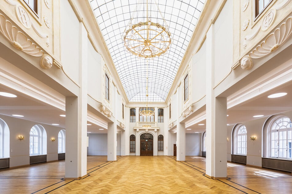 Der prunkvolle Löwensaal erstrahlt am 31. Dezember im Glanz der Goldenen Zwanziger.