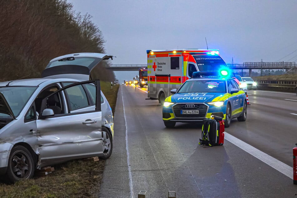 Die Rettungskräfte brachten die Verletzten in ein Krankenhaus.