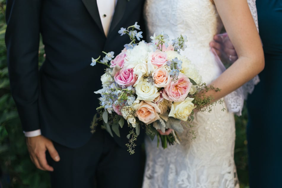 Braut stellt knallharte Regeln für Hochzeit auf: Gästin kann nicht fassen, was sie da liest