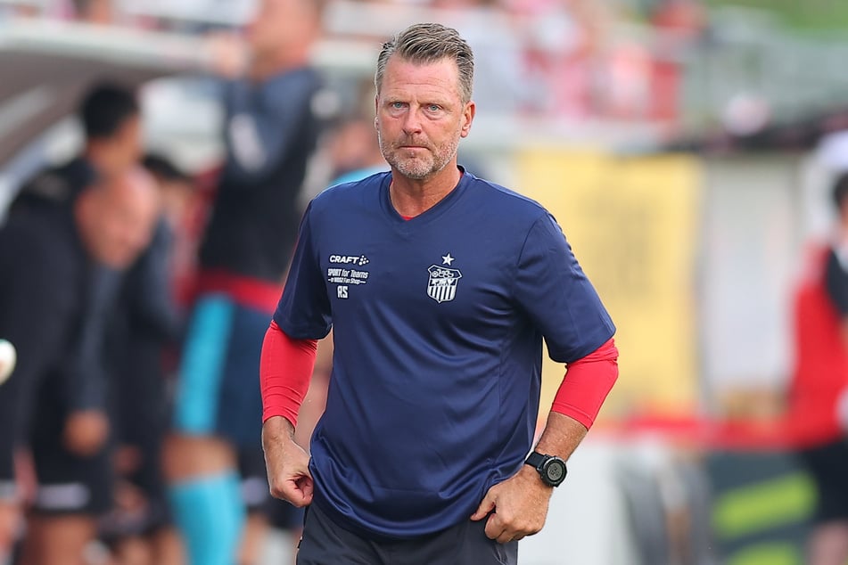 FSV-Coach Rico Schmitt (55) bemängelte die fehlende Einstellung einiger Spieler.