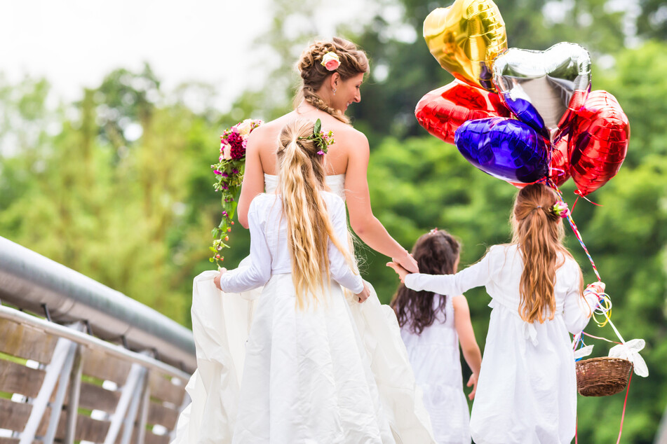 Die kleine Schwester Evie (5) sollte eigentlich als Blumenmädchen bei der Hochzeit dabei sein. (Symbolbild)