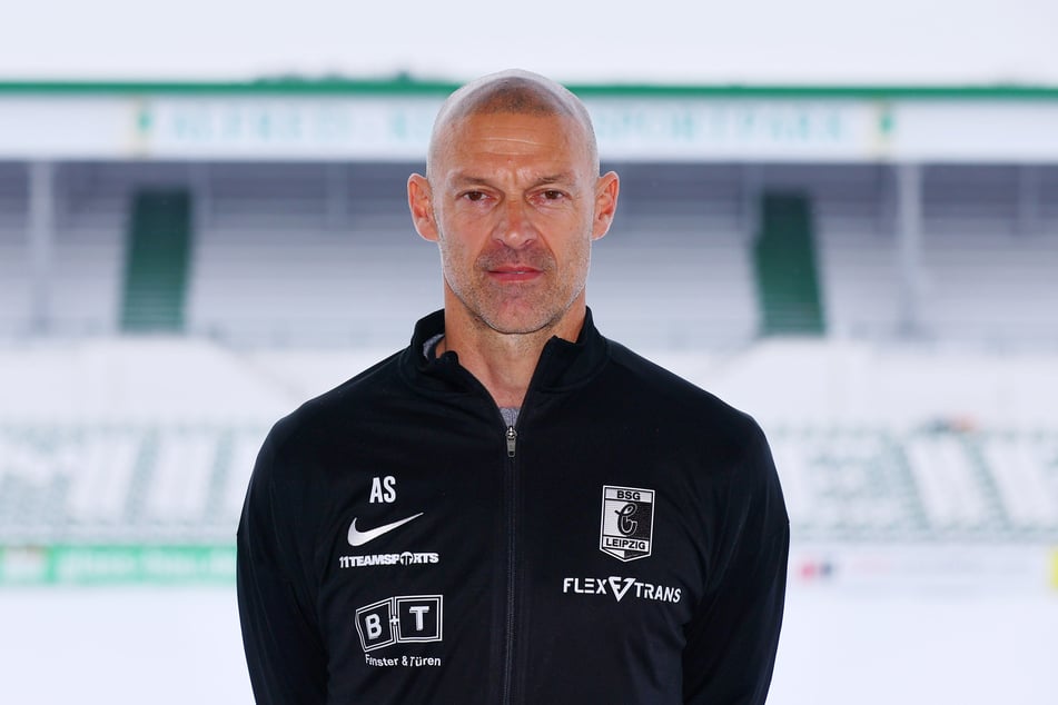 Läuft alles nach Plan, wird Alexander Schmidt (57) am Mittwochabend zum ersten Mal für die BSG Chemie Leipzig an der Seitenlinie stehen.