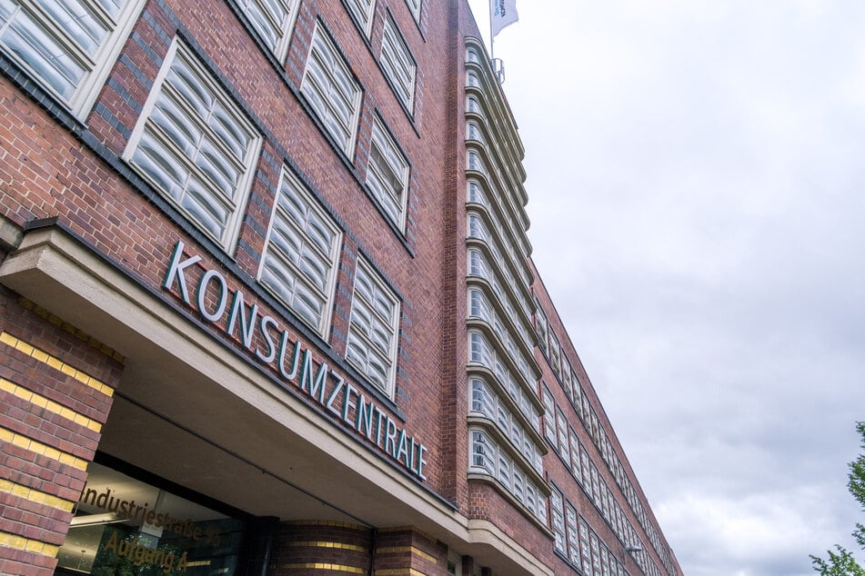 140 Jahre besteht KONSUM Leipzig inzwischen. Am heutigen Mittwoch wird das Jubiläum begangen. Die KONSUM-Zentrale, etwa 100 Jahre alt, gilt heute als Wahrzeichen im Leipziger Westen.