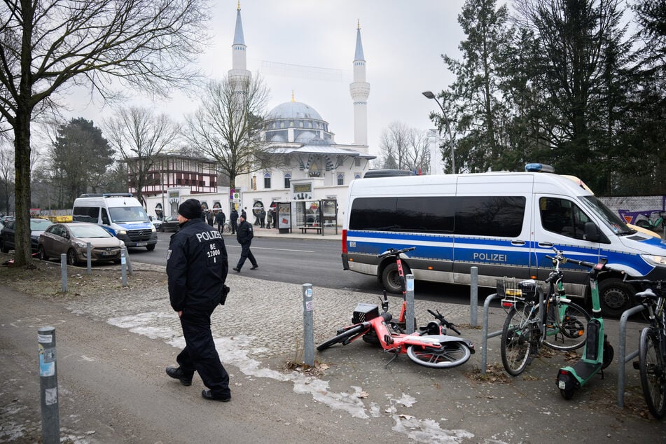 Die Behörden wollen die öffentliche Ordnung sichern.
