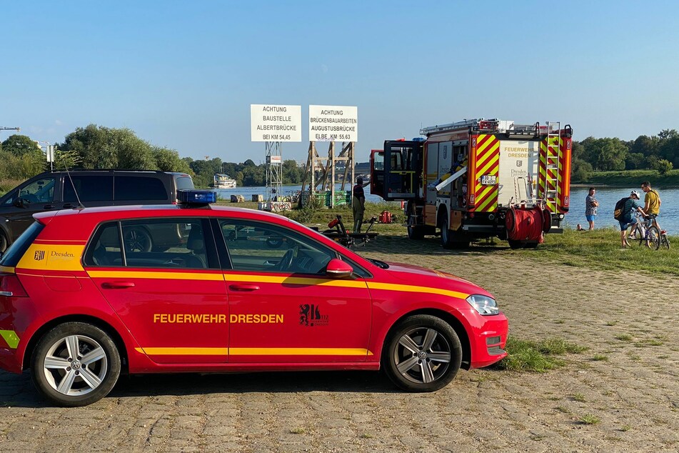 Die Feuerwehr Dresden ist noch immer vor Ort.