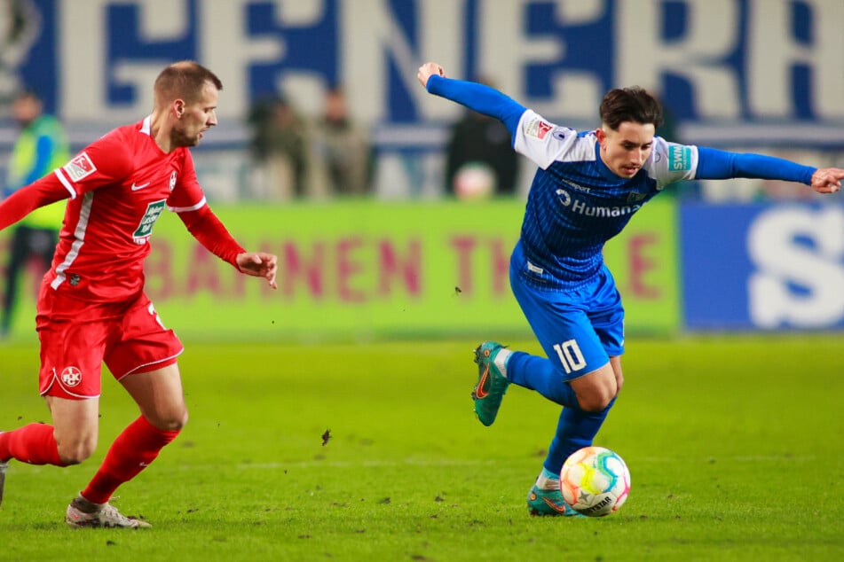 Seit Sommer 2021 wirbelt Jason Ceka (23, r.) im Trikot des 1. FC Magdeburg.