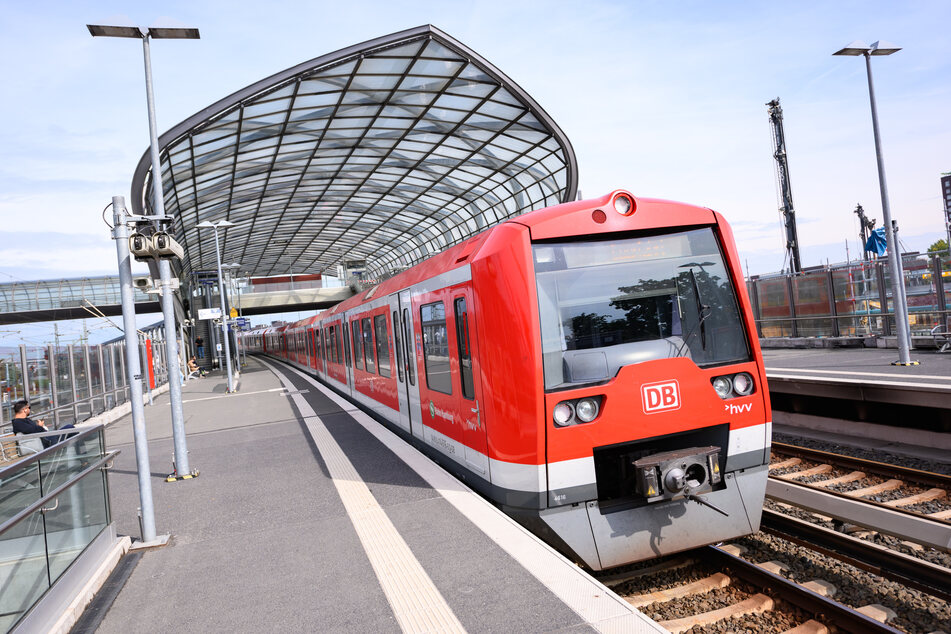 S-Bahn Hamburg: Station Elbbrücken sechs Monate nach Brand wieder frei