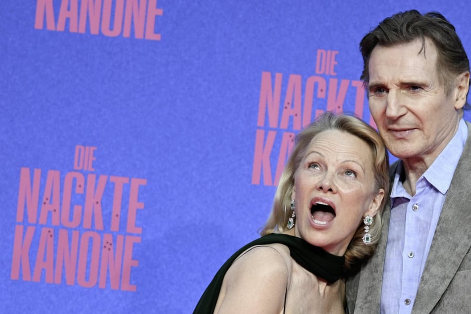 Zukünftige Mrs. Neeson? Pamela Anderson packt über Beziehung zu Star-Kollege aus